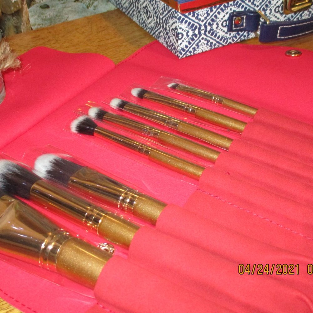 Makeup Set (Assorted Brands) - Picture 4 of 11